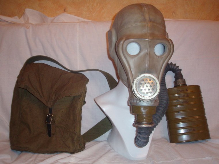 Советский противогаз ШМС 2