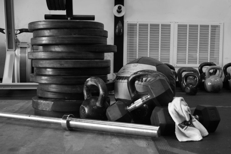 Штанга в спортзале