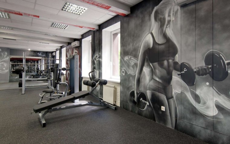 Тренажерный зал стена
