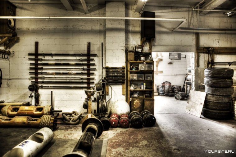Боксерский зал в подвале