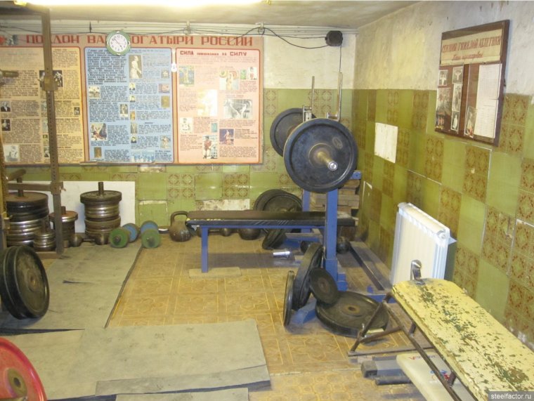 Спорт зал качалка 90-х