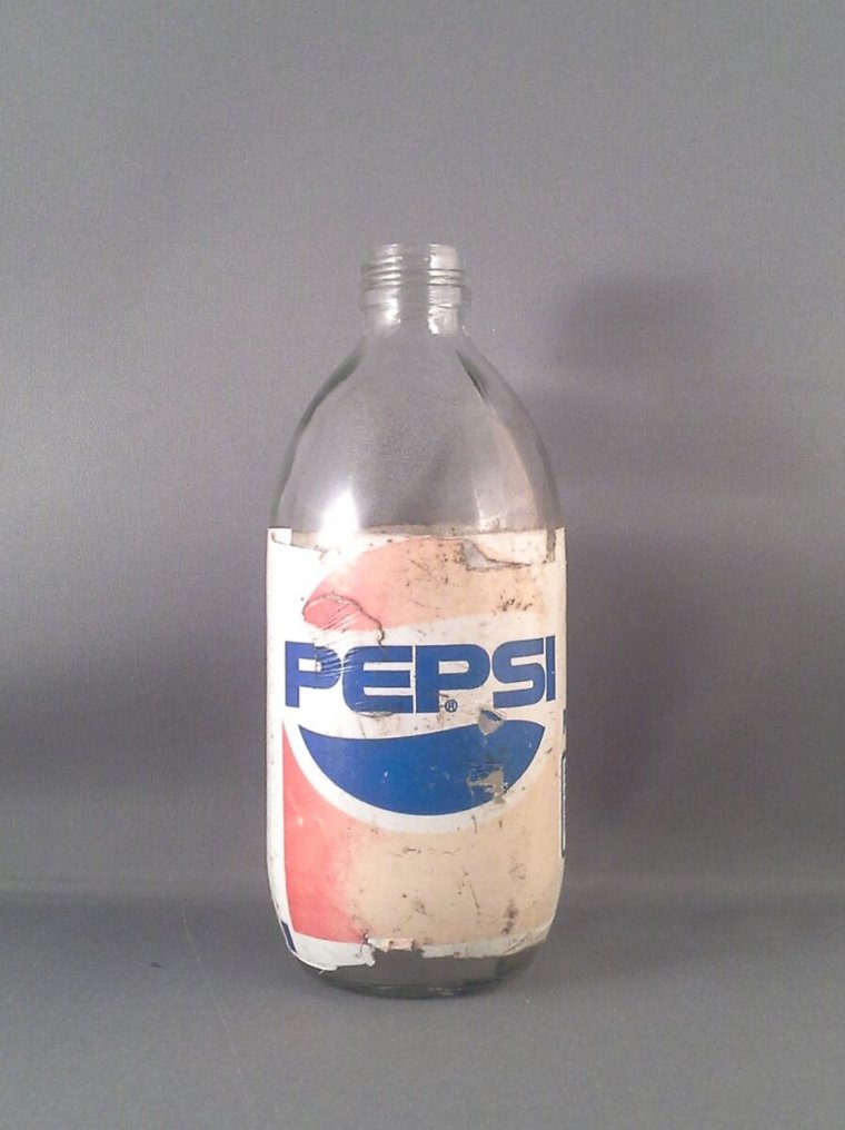 Пластиковая бутылка пепси