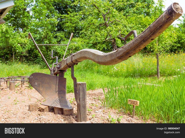 Плуг ручной древний