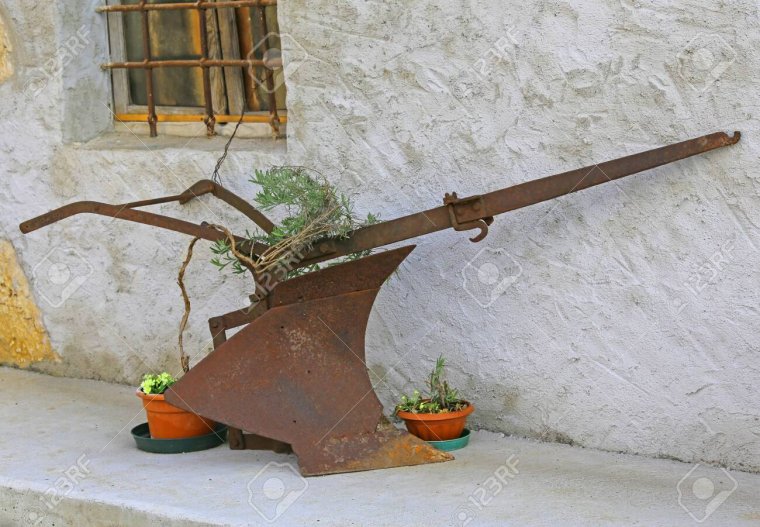 Плуг блестит