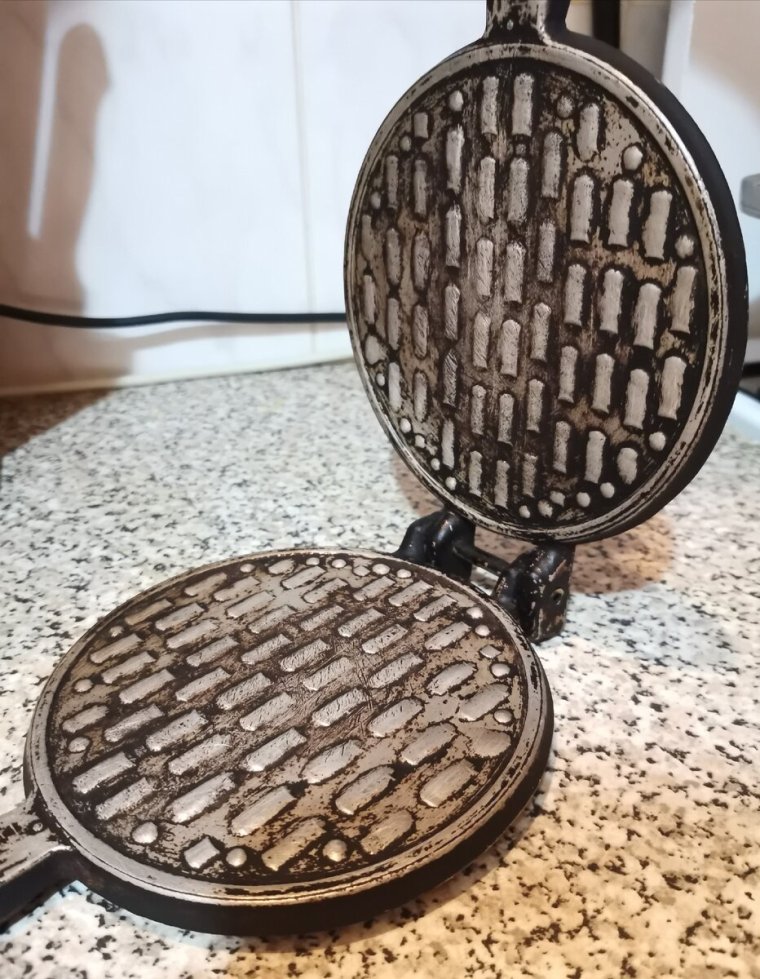 Вафельница чугунная