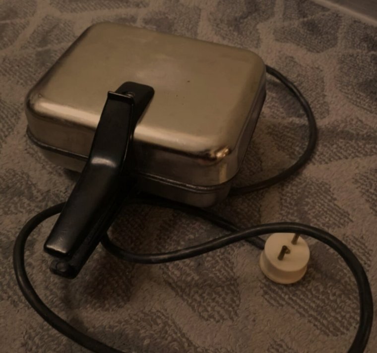 Советская электровафельница