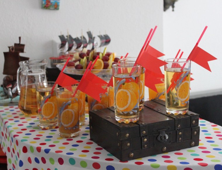 Фуршет в стиле 80-х