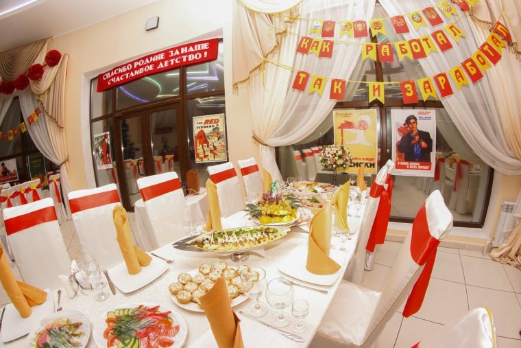 Украшение зала в стиле СССР