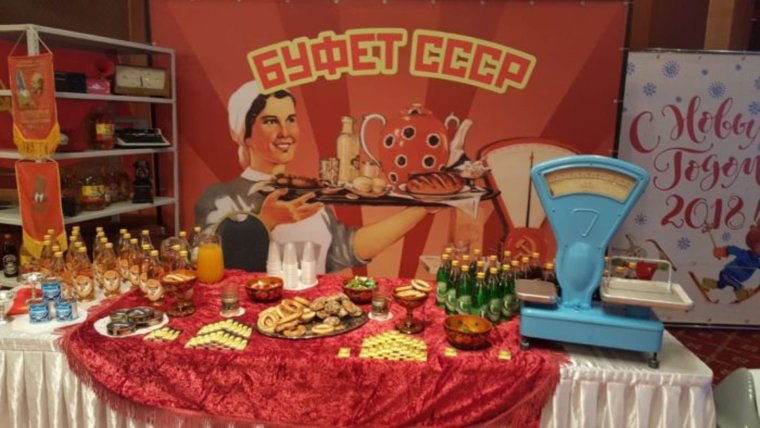 Стол в стиле СССР