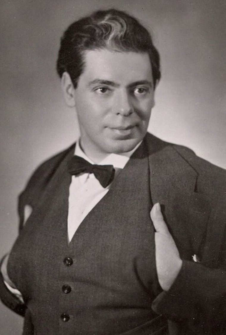 1911 Аркадий Райкин