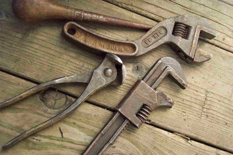 Старинный ручной инструмент