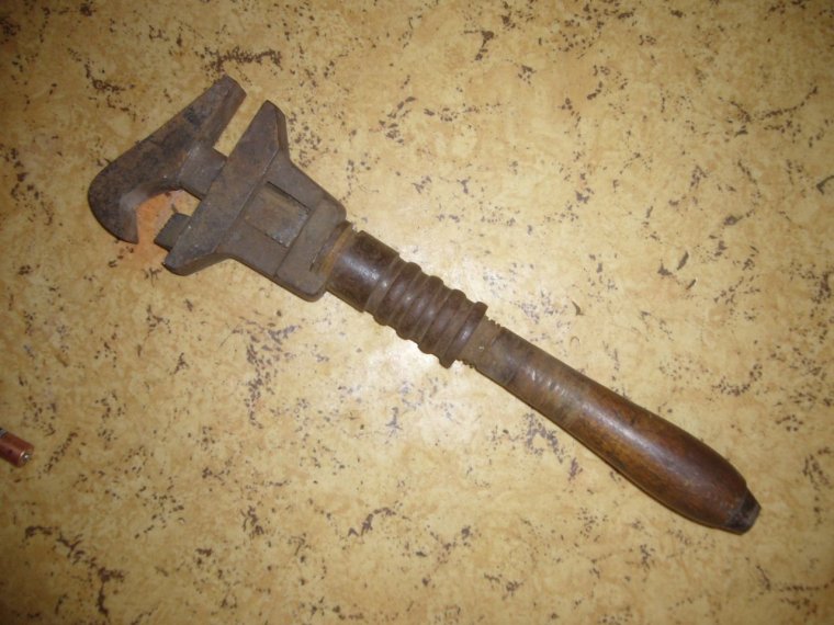 Разводной гаечный ключ 19 век