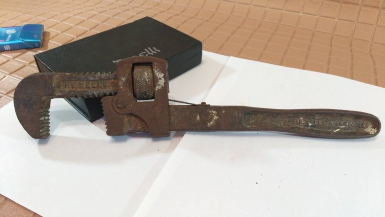 Старинный разводной ключ