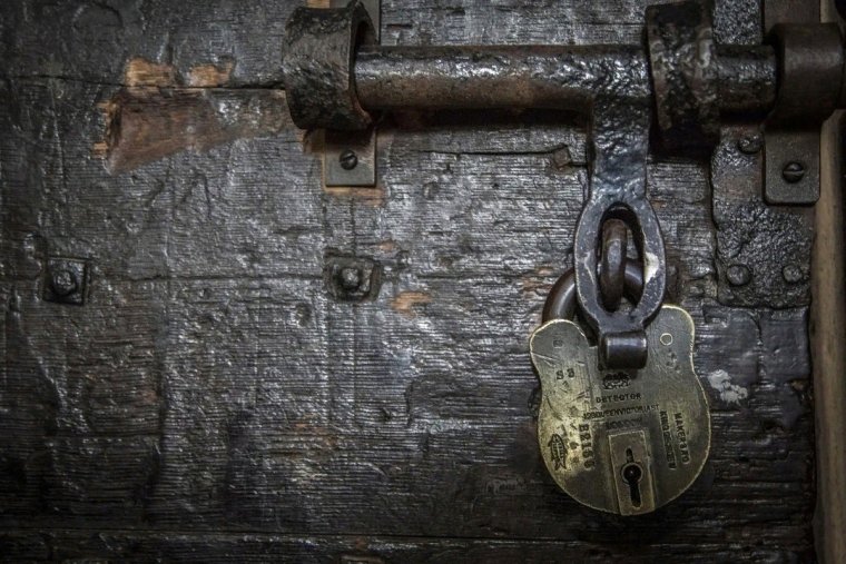 Древние дверные замки