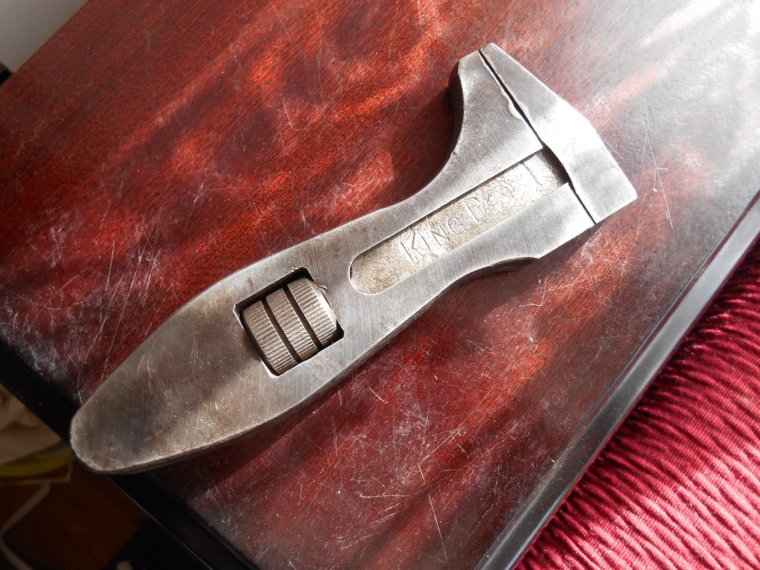 Старинный разводной ключ