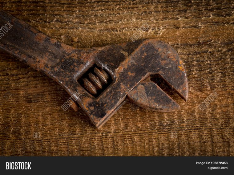 Ржавый газовый ключ