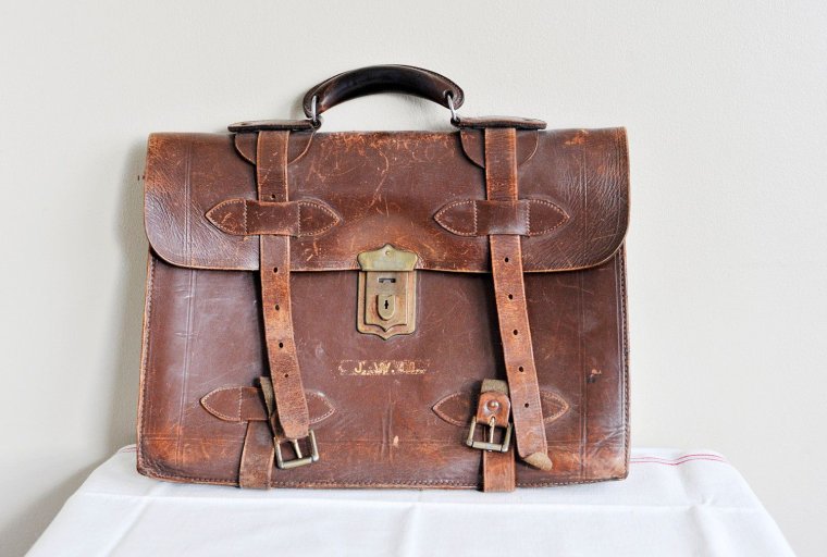 Старый кожаный портфель 1930