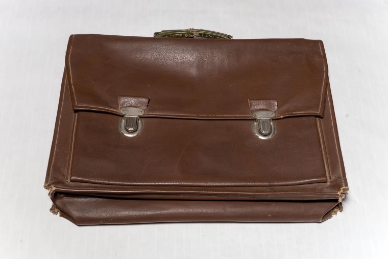 Старый школьный портфель