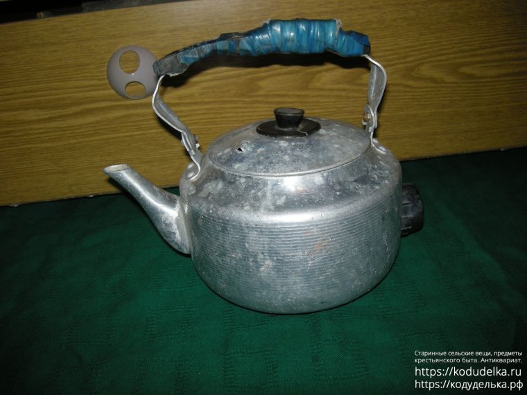 Чайник электрический красный Выборжец