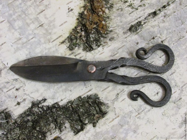 Старые кованые ножницы