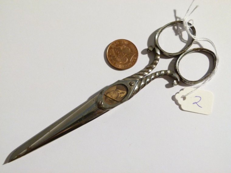 Необычные старинные ножницы