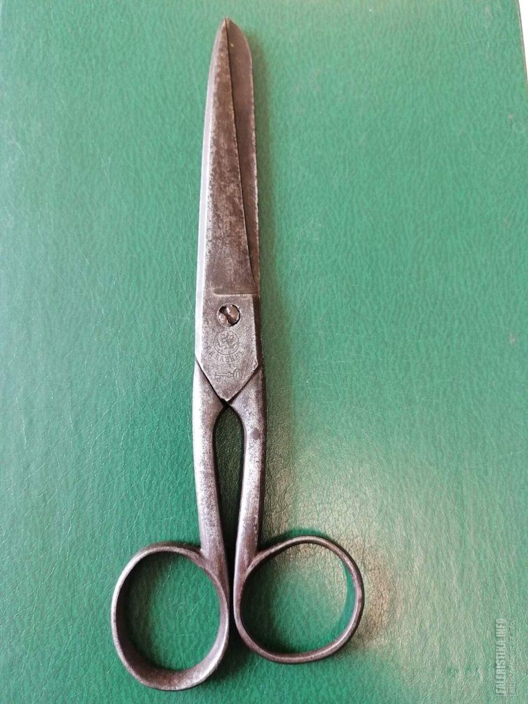 Старинные ножницы с клеймом