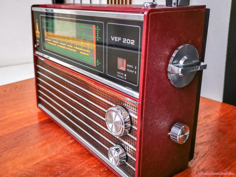 Советский приемник ВЭФ 202