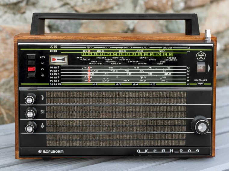 Транзисторный приемник океан 209.