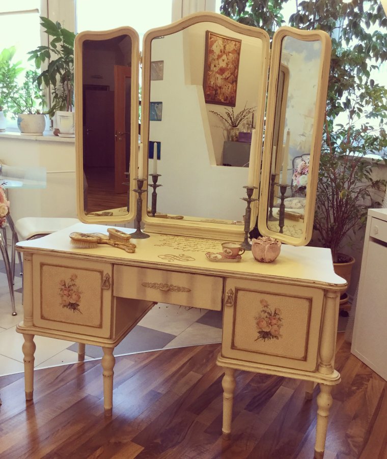 Реставрированное трюмо