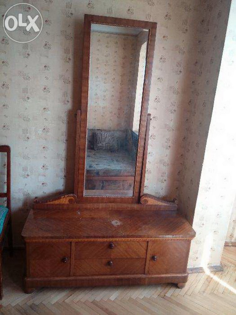 Старинное трюмо с зеркалом