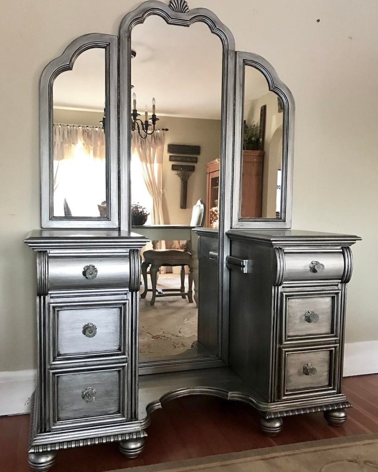 Отреставрированный трельяж