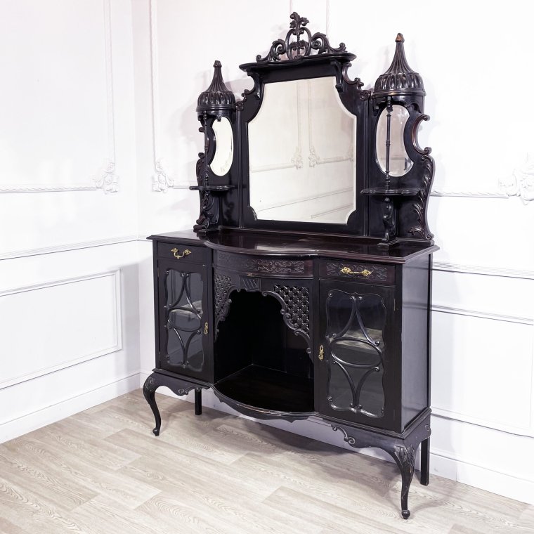 Старинный туалетный столик