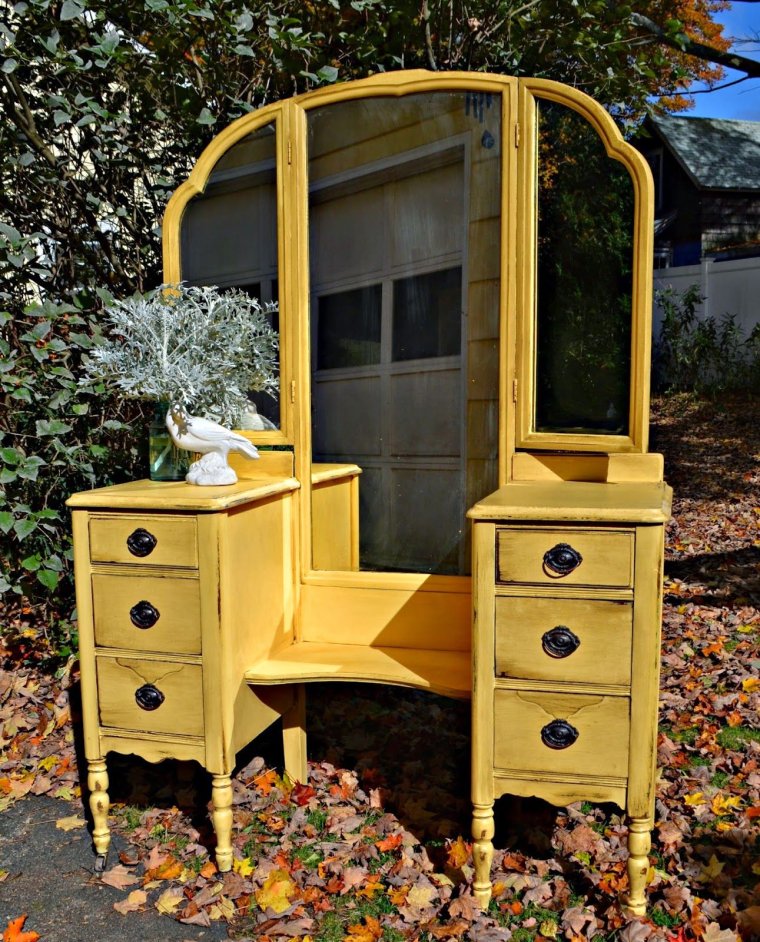 Трюмо с зеркалом