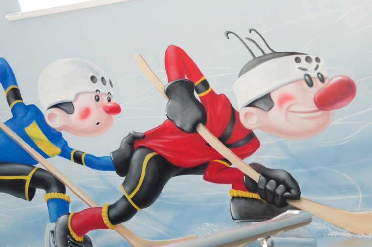 Хоккеист шайбу шайбу