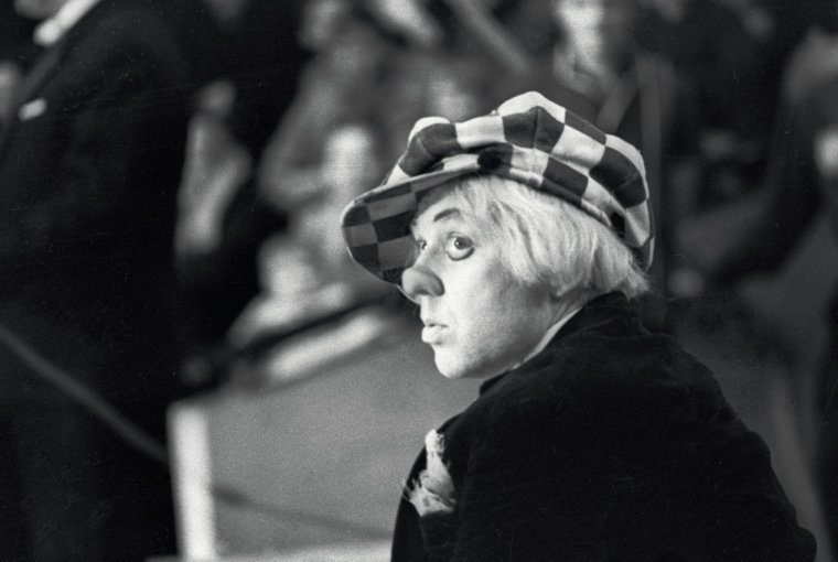 Олег Попов в молодости