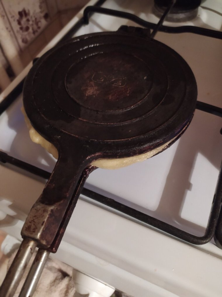 Вафли в Советской электровафельнице