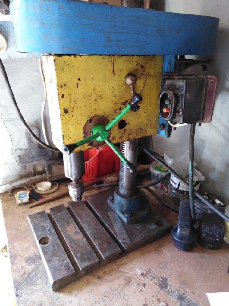 Сверлильный станок СССР мод. 2б108