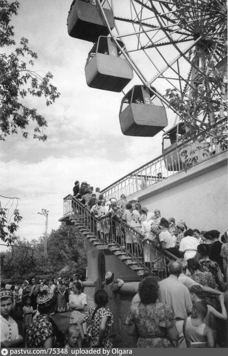 Старые аттракционы ЦПКИО Горького