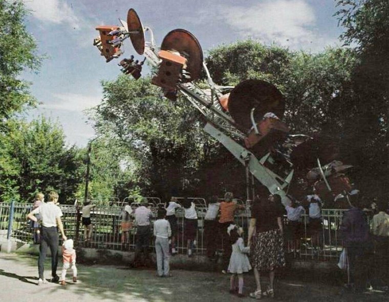Комсомольский парк Пенза аттракционы 1990