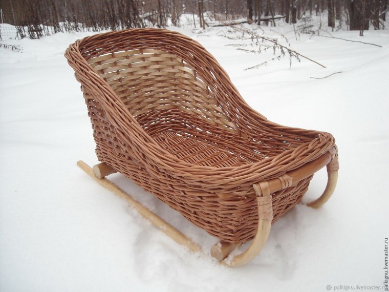 Плетеные деревянные санки
