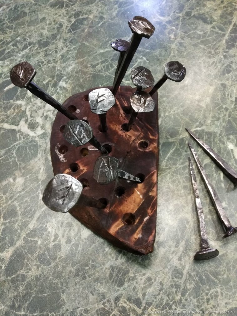 Старинные гвозди