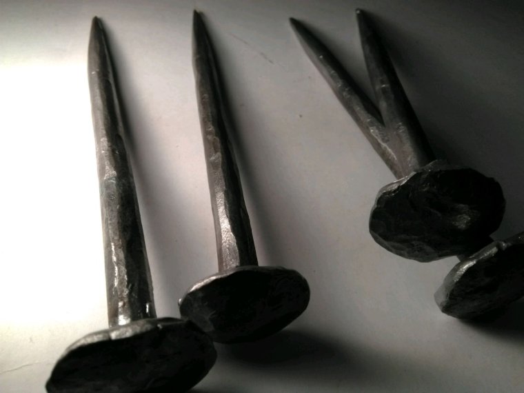 Кованые декоративные гвозди