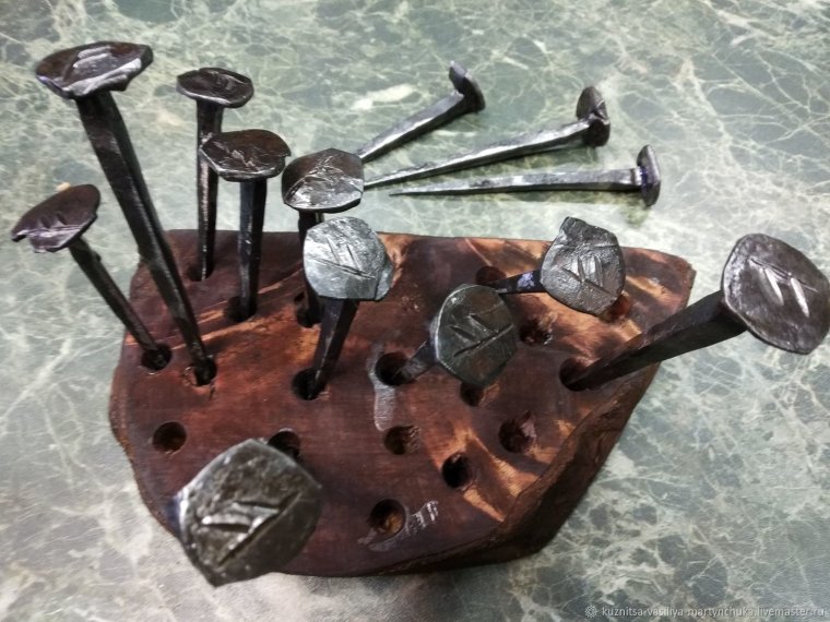 Кованые гвозди