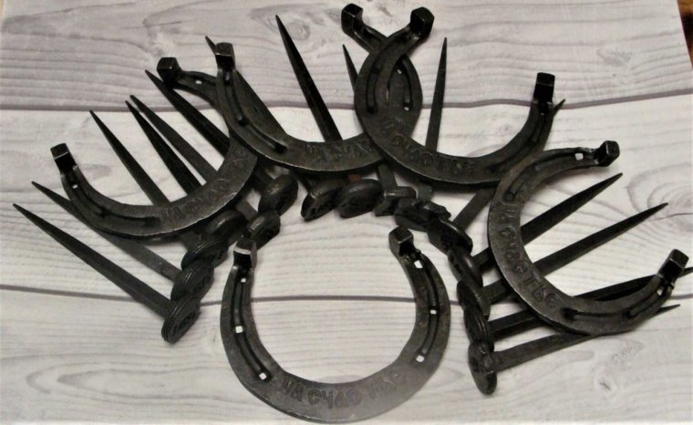 Гвоздь и подкова