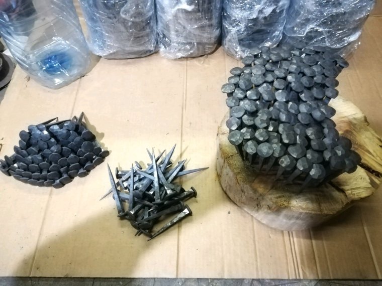 Панно из старых кованных гвоздей