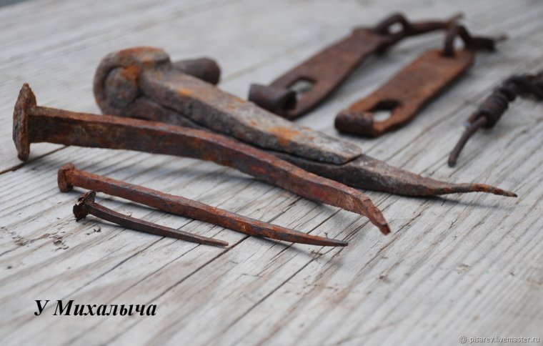Кованые гвозди старинные