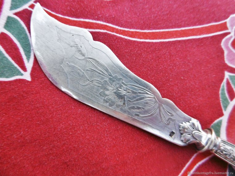 Серебряный нож