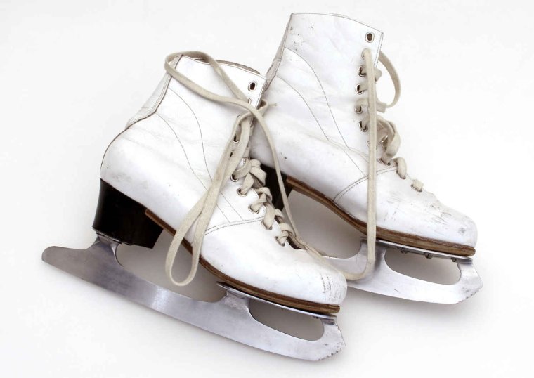 Первые коньки для фигурного катания