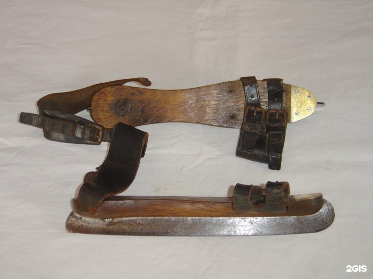 Первые фигурные коньки