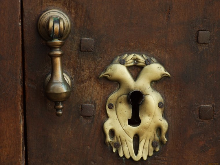 Замочная скважина с ручкой